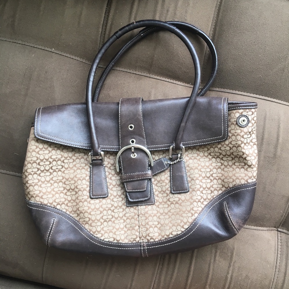 Medium sized Coach Handbag
